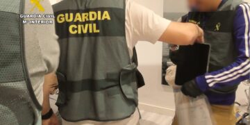 Un trabajador de una empresa de paquetería simula ser víctima de un robo en Oliva