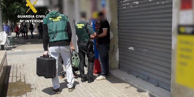 Desarticulado en Valencia un grupo criminal especializado en sextorsión: más de 250 víctimas identificadas