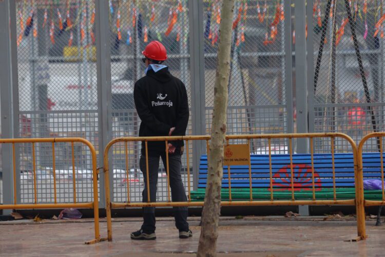 Peñarroja inaugura el ciclo de Mascletaes de Falles 2025 con un lleno total de la plaza