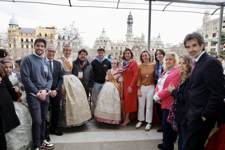 Peñarroja inaugura el ciclo de Mascletaes de Falles 2025 con un lleno total de la plaza