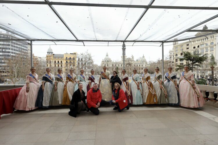 Peñarroja inaugura el ciclo de Mascletaes de Falles 2025 con un lleno total de la plaza