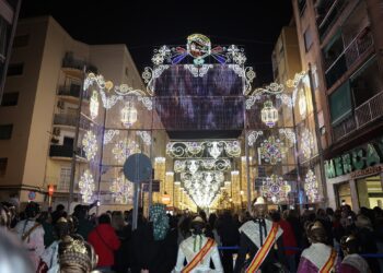 La falla Malvarrosa-Antonio Ponz-Cavite enciende su proyecto “Luces de Esperanza”