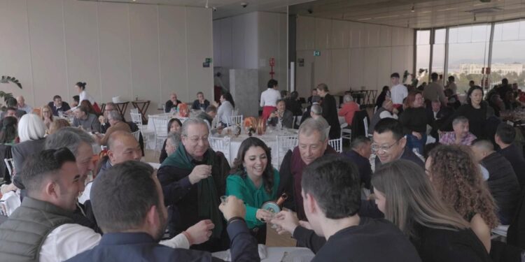 Los ancestrales destilados chinos Xi Jiu desembarcan por primera vez en Valencia para posicionarse en el mercado europeo. 1 Los ancestrales destilados chinos Xi Jiu desembarcan por primera vez en Valencia para posicionarse en el mercado europeo.