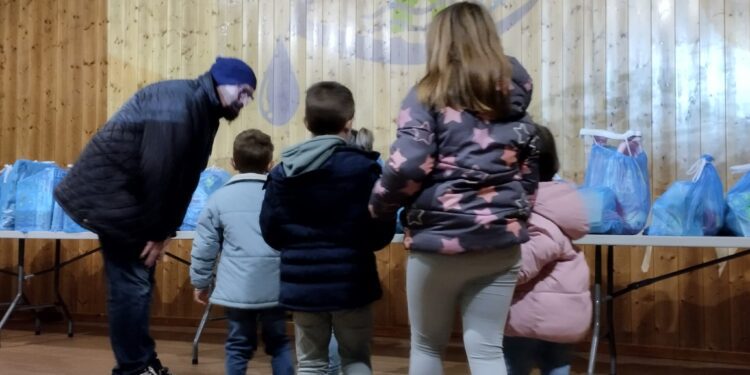 La corriente de solidaridad llega a Mira con juguetes y mensajes de esperanza tras la DANA 1 La corriente de solidaridad llega a Mira con juguetes y mensajes de esperanza tras la DANA