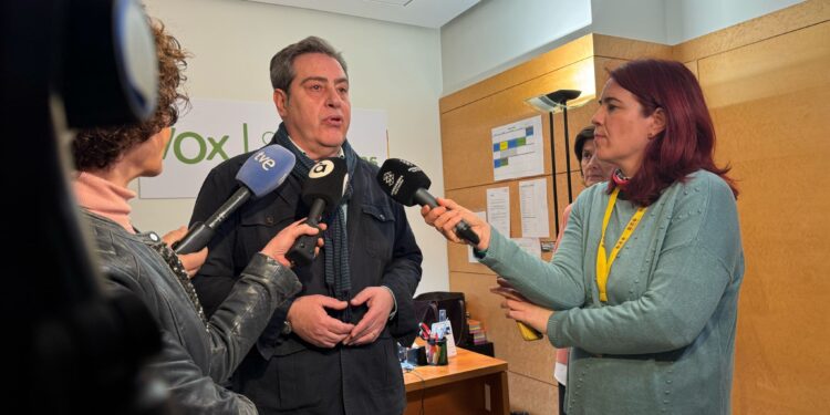 VOX reivindica su papel en la elección lingüística en la educación valenciana y responde a Compromís