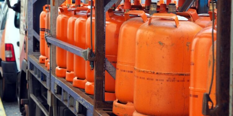 La bombona de butano sube 1,03 euros en marzo, superando el límite máximo del 5% mensual 1 La bombona de butano sube 1,03 euros en marzo, superando el límite máximo del 5% mensual