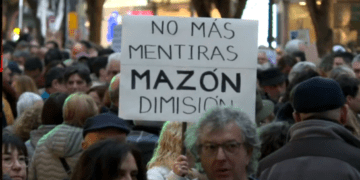 Quinta manifestación en Valencia contra Mazón: miles de personas exigen su dimisión por la gestión de la DANA