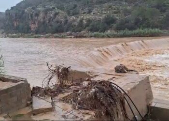 Aumenta el caudal de ríos y barrancos por la apertura de compuertas en presas pero la situación está controlada