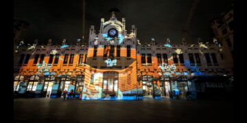 El Roig Arena crea un espectáculo de videomapping para la fachada de la Estación del Norte de Valencia
