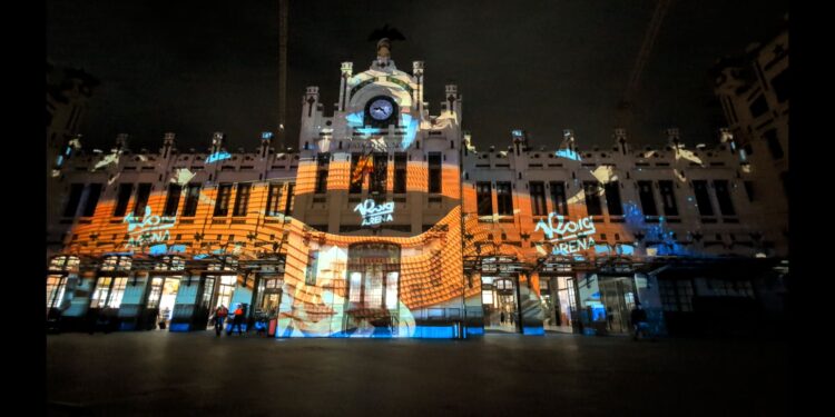 El Roig Arena crea un espectáculo de videomapping para la fachada de la Estación del Norte de Valencia 1 El Roig Arena crea un espectáculo de videomapping para la fachada de la Estación del Norte de Valencia
