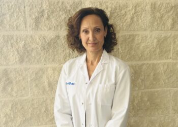 Una experta de Vithas explica cuando la regurgitación en bebés puede ser una señal de un problema más grave