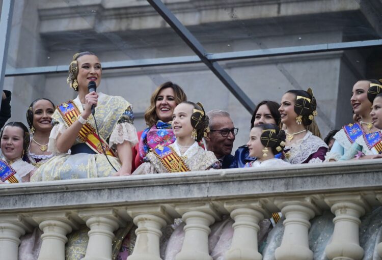 Peñarroja inaugura el ciclo de Mascletaes de Falles 2025 con un lleno total de la plaza