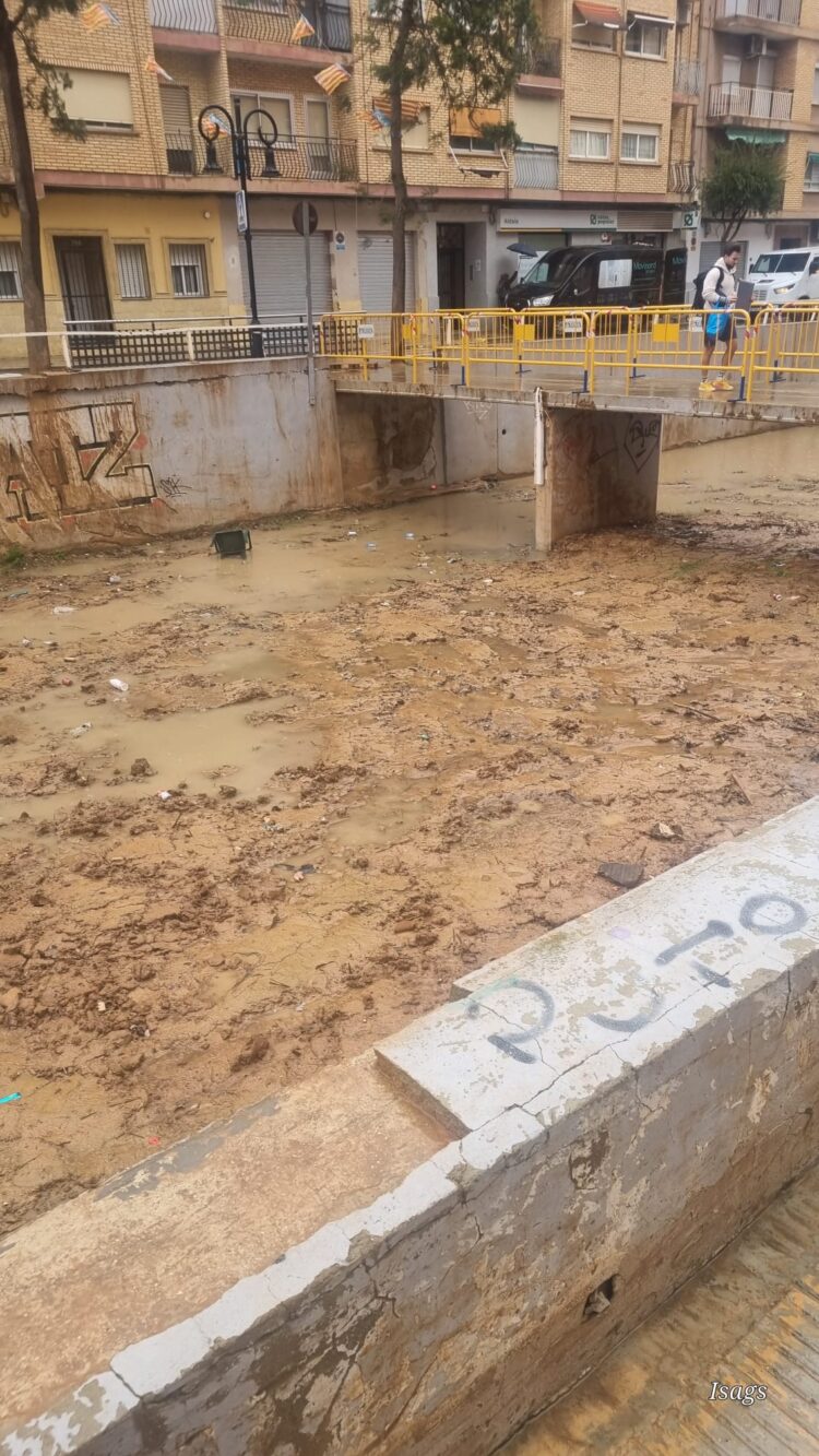Inundaciones en el Polígono de Chiva y en Pedralba, y problemas en La Reva en Ribarroja