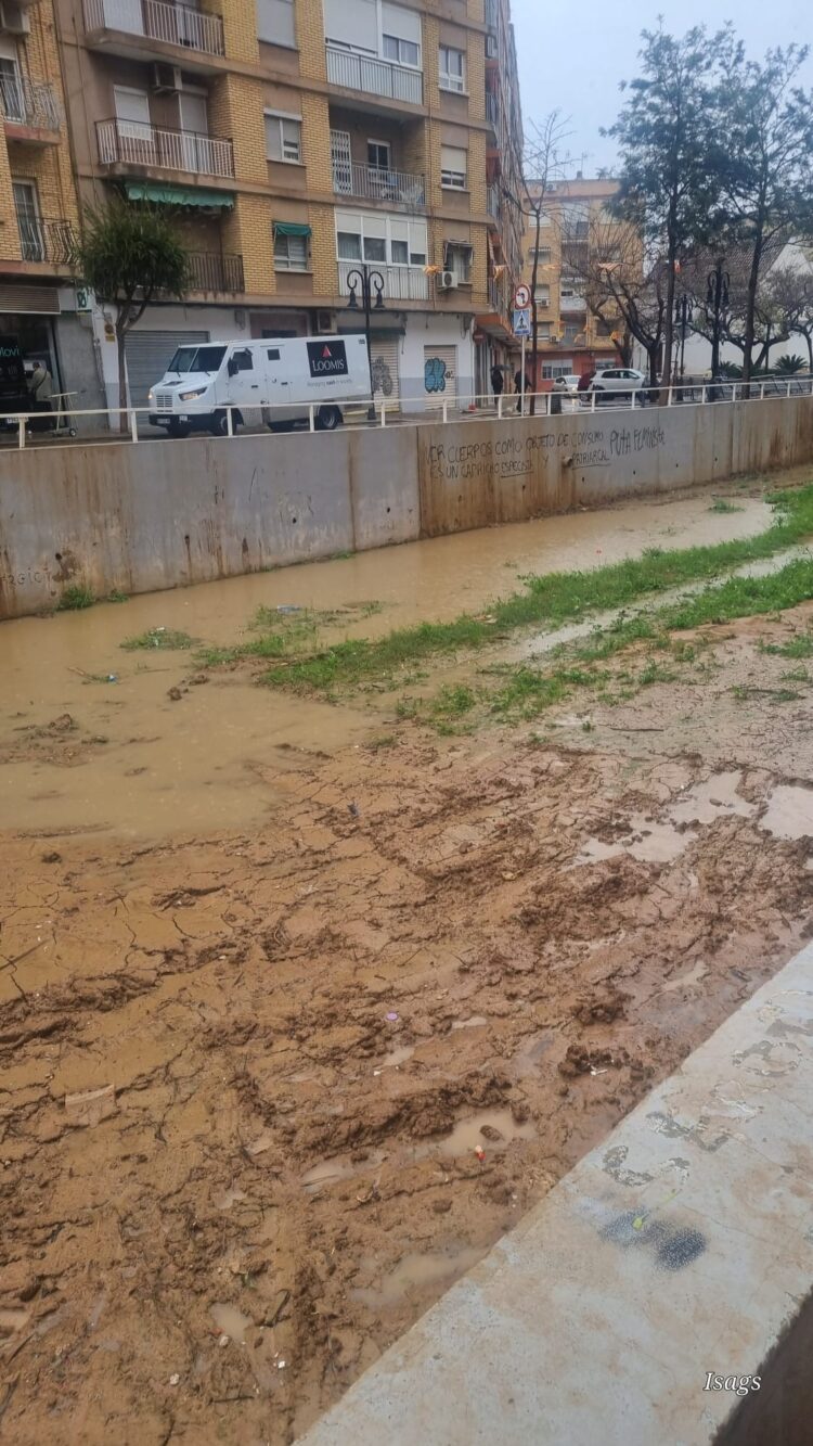 Inundaciones en el Polígono de Chiva y en Pedralba, y problemas en La Reva en Ribarroja