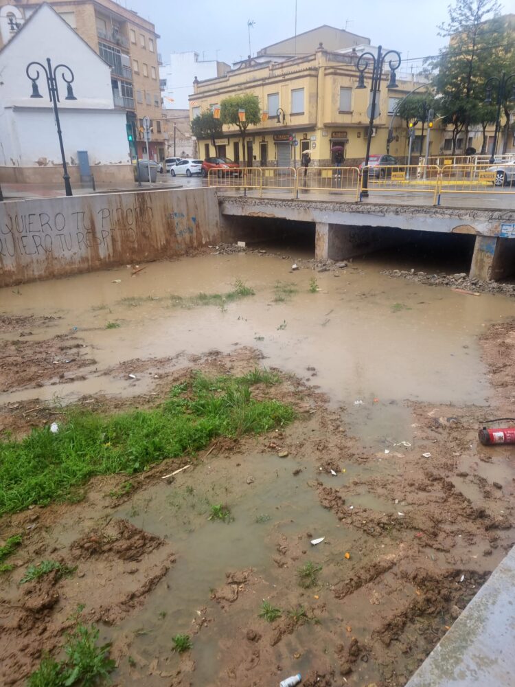 Inundaciones en el Polígono de Chiva y en Pedralba, y problemas en La Reva en Ribarroja