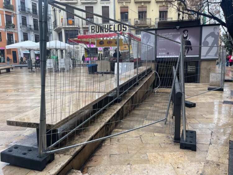 El vallado protector de los monumentos para Fallas ya está instalado