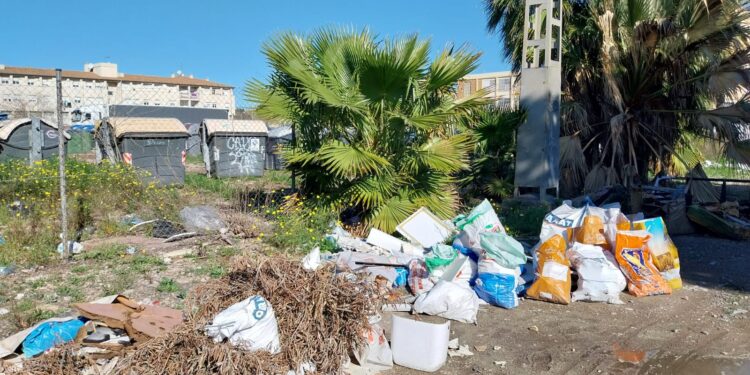 Los solares de la Punta se llenan de basura 1 Los solares de la Punta se llenan de basura