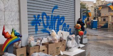 Los artistas falleros pendientes del cielo