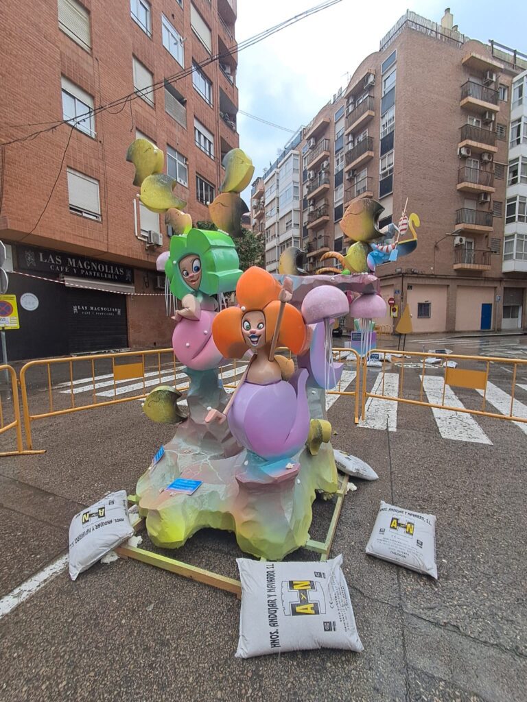 Los artistas falleros pendientes del cielo 6 WhatsApp Image 2025 03 14 at 20.59.38