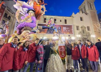 Los socialistas entregan el XX Premio Picota a la mejor crítica de política local a la Falla del Pilar