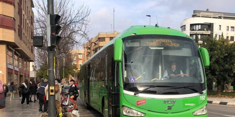 La Generalitat y el Ayuntamiento de Torrent refuerzan el servicio gratuito de bus lanzadera para acudir al Germanor Fest hasta la madrugada 1 La Generalitat y el Ayuntamiento de Torrent refuerzan el servicio gratuito de bus lanzadera para acudir al Germanor Fest hasta la madrugada