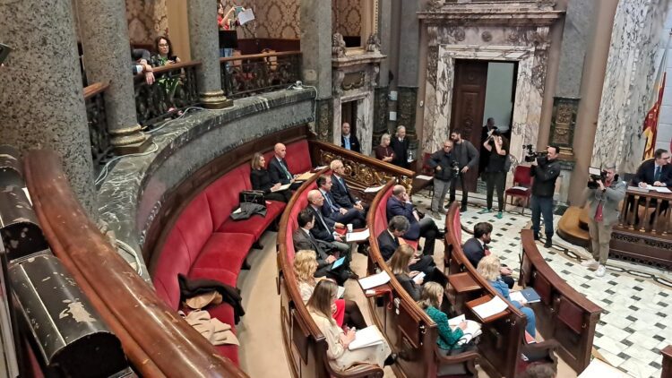 Catalá mantiene en el gobierno municipal a la concejal Cecilia Herrero para mantener los votos de los no adscritos