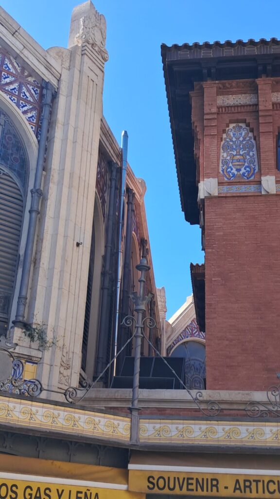 El Mercado Central recauda irregularmente 69.000€ al año por los tornos de los baños 3 WhatsApp Image 2025 03 25 at 14.33.09