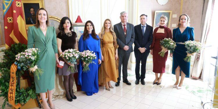Maria Garcia Vallcanera ya és oficialment Regina dels Jocs Florals de la Ciutat i Regne de Valéncia