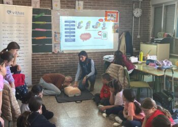 Vithas 9 de Octubre forma a alumnos del Colegio Santa Magdalena Sofía en reanimación cardiopulmonar y primeros auxilios 1 Vithas 9 de Octubre forma a alumnos del Colegio Santa Magdalena Sofía en reanimación cardiopulmonar y primeros auxilios