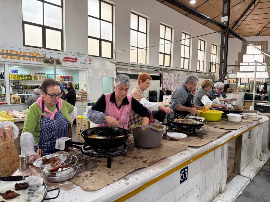 La Asociación Local Contra el Cáncer de Sueca ofrece sus tradicionales buñuelos solidarios para recaudar fondos 3 bunyols solidaris 4