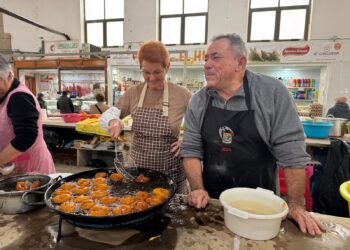 La Asociación Local Contra el Cáncer de Sueca ofrece sus tradicionales buñuelos solidarios para recaudar fondos 1 La Asociación Local Contra el Cáncer de Sueca ofrece sus tradicionales buñuelos solidarios para recaudar fondos