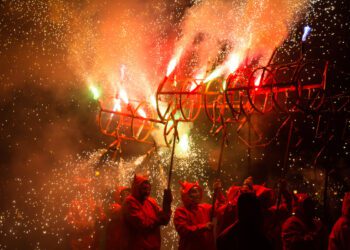 Los horarios de la Cremá y la Cabalgata del Fuego 2025 hoy en Valencia
