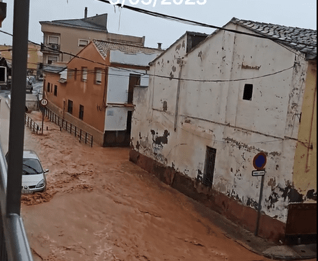 Inundaciones en el Polígono de Chiva y en Pedralba, y problemas en La Reva en Ribarroja 1 Inundaciones en el Polígono de Chiva y en Pedralba, y problemas en La Reva en Ribarroja