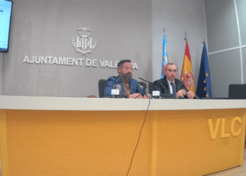 Badenas comparece en una rueda de prensa sin preguntas y donde acusa de “burdo montaje orquestado” a The Objective y traslada el foco al PP municipal