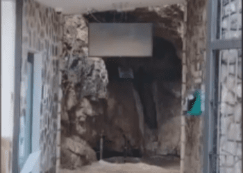 Les Coves de Sant Josep se desbordan en La Vall d'Uixó y Navarrés informa que el agua no es potable