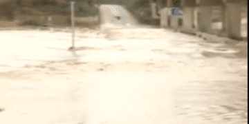 Inundada la entrada a Carlet por la subida del Río Magro