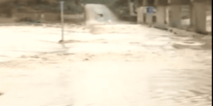 Inundada la entrada a Carlet por la subida del Río Magro 1 Inundada la entrada a Carlet por la subida del Río Magro