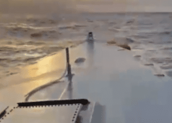 Interceptado un narcosubmarino en el Atlántico con 6,6 toneladas de cocaína con destino la Península Ibérica 5 Interceptado un narcosubmarino en el Atlántico con 6,6 toneladas de cocaína con destino la Península Ibérica