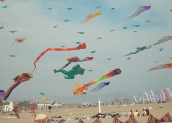 El Festival de Cometas de Valencia regresa en abril con exhibiciones, talleres y cometas gigantes