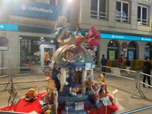 Turís y el ritual del fuego dicen adios hoy a sus Fallas 2025 4 falla infantil turis
