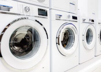 Análisis de lavadoras: OCU observa significativas diferencias en el aclarado de la ropa