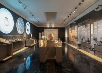 La Exposición de los 75 años del SIAM tiene más visitas que varios museos de Valencia e inicia visitas guiadas