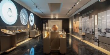 La Exposición de los 75 años del SIAM tiene más visitas que varios museos de Valencia e inicia visitas guiadas