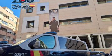 «Detienen a tres personas en Alicante por robar una cadena de oro a un deportista en plena calle»