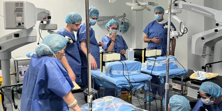 Dos oftalmólogos de Vithas devuelven la visión a más de 400 hondureños 1 Dos oftalmólogos de Vithas devuelven la visión a más de 400 hondureños