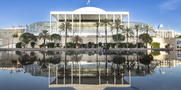 El Palau de la Música acoge un espectacular concierto solidario de Luis Cobos 1 El Palau de la Música acull el Concert de Piano dels guanyadors de la XXIX edició del Premi Mestre Josep Serrano