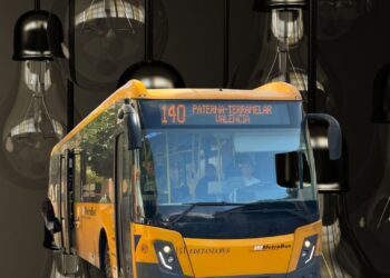 Indignación en Valéncia: un joven obligado a caminar dos horas tras ser rechazado en un autobús durante el apagón ibérico 2 Indignación en Valéncia: un joven obligado a caminar dos horas tras ser rechazado en un autobús durante el apagón ibérico