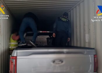 Recuperan vehículos de alta gama ocultos en contenedores en el Puerto de Valéncia