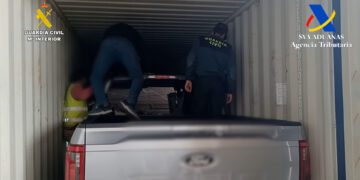 Recuperan vehículos de alta gama ocultos en contenedores en el Puerto de Valéncia