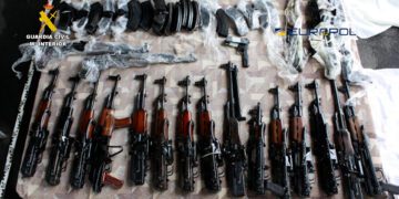 Desarticulada una organización transnacional de tráfico de armas de guerra procedente de los Balcanes